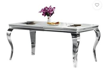 Salon tafel beschikbaar voor biedingen