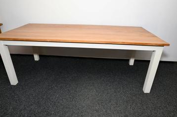 Teak eerkamertafel beschikbaar voor biedingen