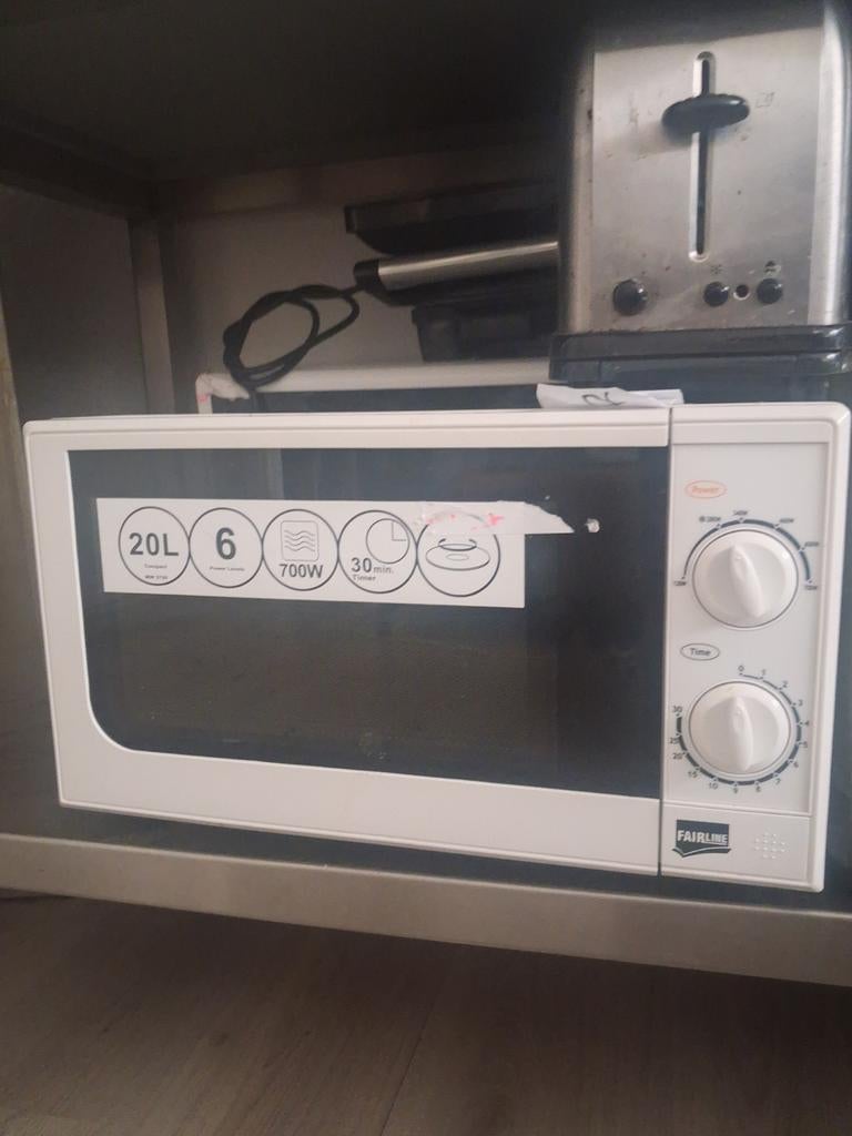 Klein partij , 4 Magnetrons voor 100€ - Goedkoop!, Ophalen, Gebruikt, Magnetron, Draaiplateau