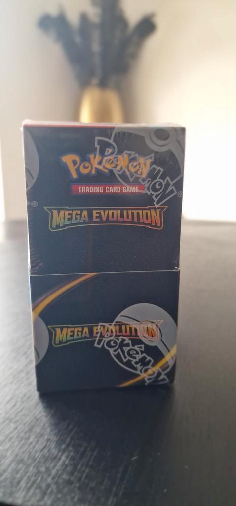 Mega Evolution Halve Booster Box – 18 Boosters - Pokémon, Hobby en Vrije tijd, Verzamelkaartspellen | Pokémon, Nieuw, Boosterbox