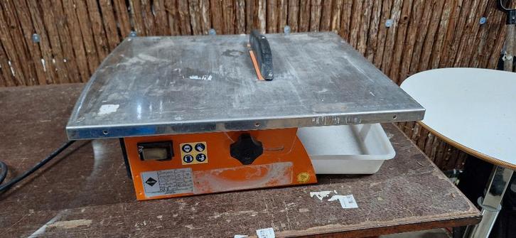 Rubi ND200 tegelzaag, Doe-het-zelf en Verbouw, Gereedschap | Zaagmachines, Gebruikt, Overige typen, 600 tot 1200 watt, Minder dan 30 mm