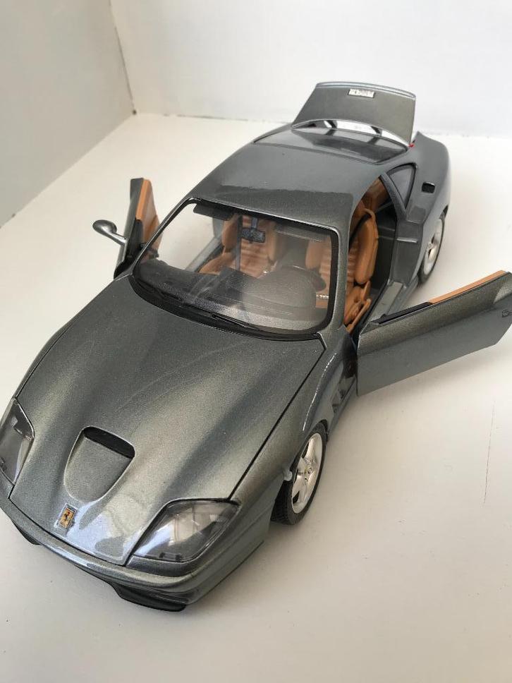 modelauto ferrari 1:18, Hobby en Vrije tijd, Modelauto's | 1:18, Zo goed als nieuw, Auto, Overige merken, Ophalen of Verzenden