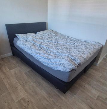 Boxspring bed 140x200 beschikbaar voor biedingen