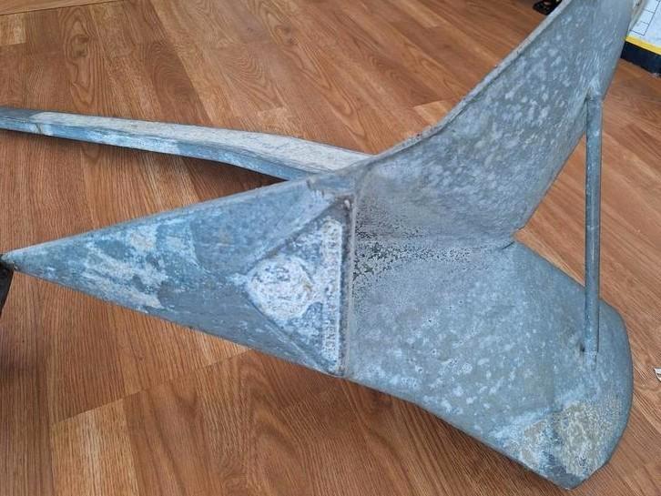 2 stalen ankers te koop – licht verbogen, Watersport en Boten, Bootonderdelen, Gebruikt, Ankeren en Afmeren, Zeilboot of Motorboot