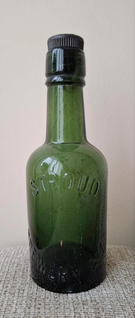 Vintage oud Stroud Bierfles 1930 Engeland bakkeliet dop bier, Verzamelen, Biermerken, Gebruikt, Viltje(s), Overige merken, Ophalen of Verzenden