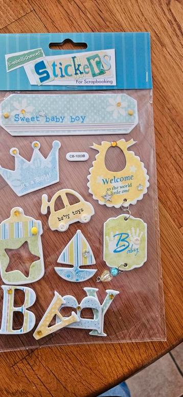 Embellishments en stickers beschikbaar voor biedingen