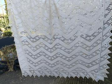Vintage hand gehaakt sprei deken 2.20 x 2.15 mtr beschikbaar voor biedingen