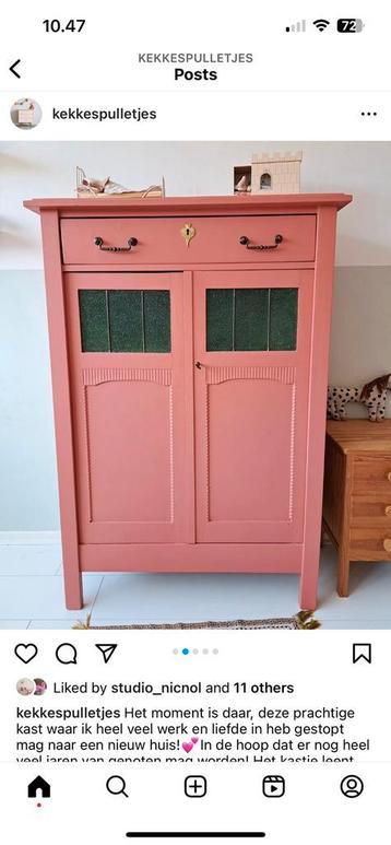 Oud roze kastje. Retro vintage beschikbaar voor biedingen