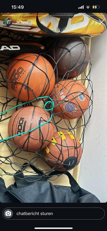 4x basketbal (o.a. Nike) in ballennet beschikbaar voor biedingen