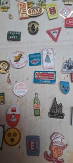 Speldjes boek uit de jaren 60, Verzamelen, Speldjes, Pins en Buttons, Ophalen of Verzenden, Gebruikt, Overige onderwerpen