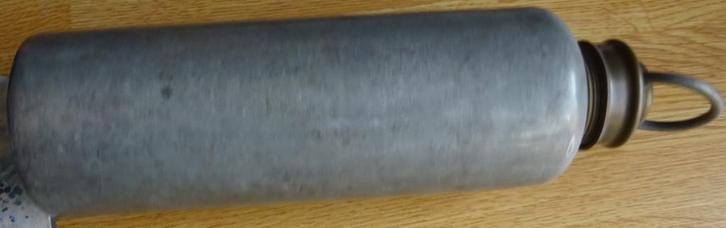 Hele oude metalen kruik, vermoedelijk bijna 100 jaar oud, Antiek en Kunst, Curiosa en Brocante, Ophalen of Verzenden