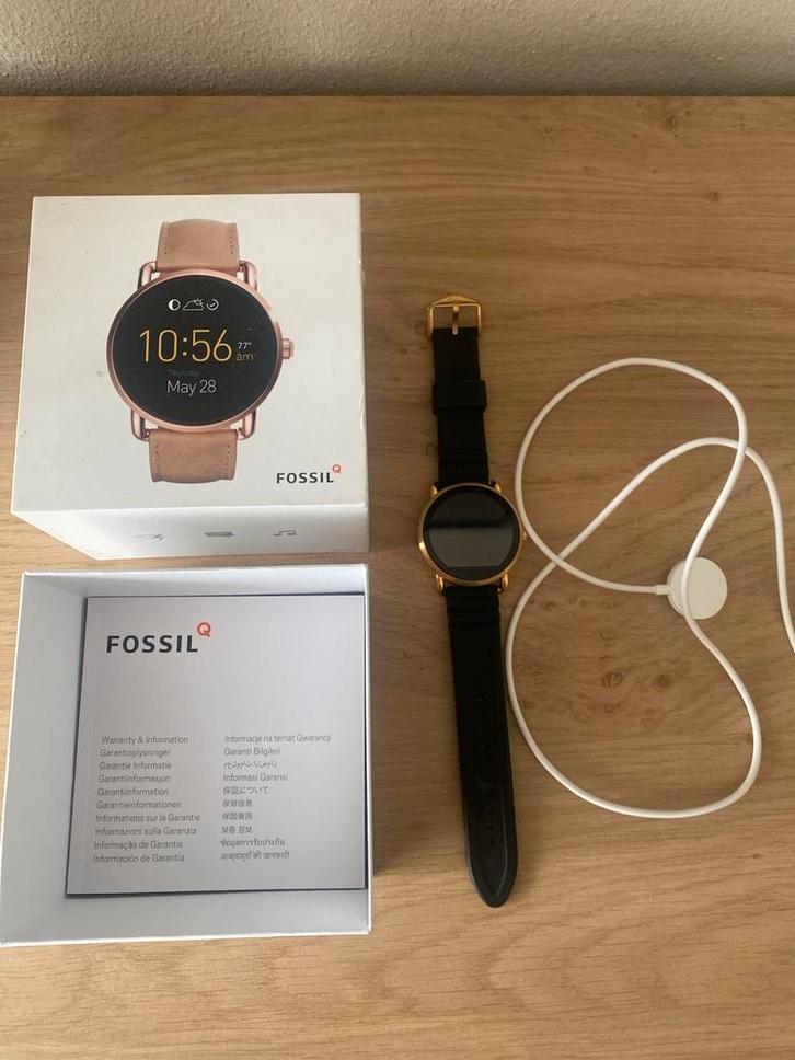 Fossil Smartwatch - Goed Onderhouden, Sieraden, Tassen en Uiterlijk, Smartwatches, Zo goed als nieuw, Android, Zwart, Afstand