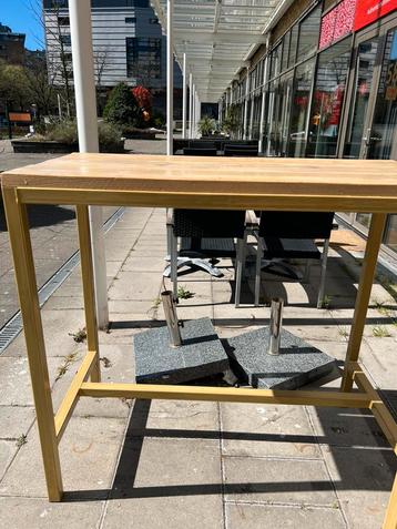 Hoge bartafels 3 x 4 pers. en 4 x 2 pers beschikbaar voor biedingen