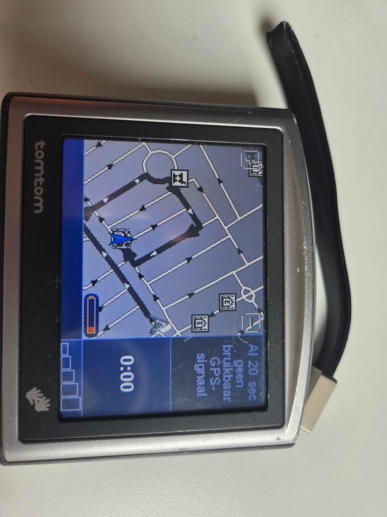 TomTom One navigatie met autolader en hoesje, Auto diversen, Ophalen