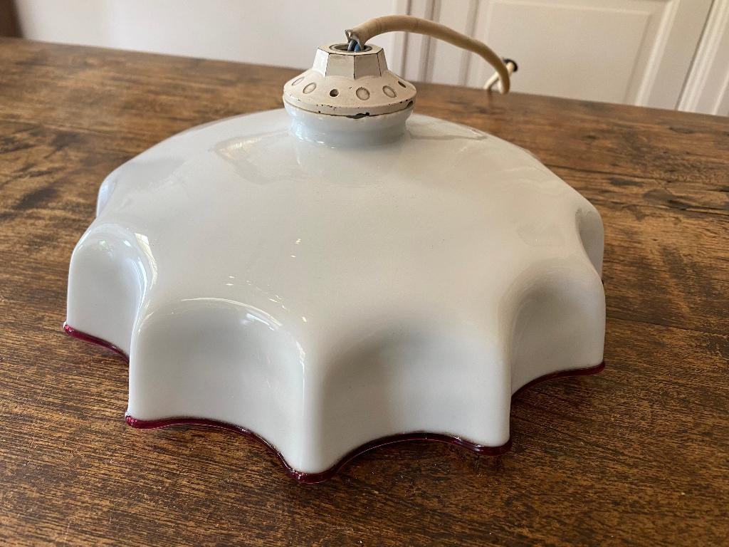 Brocante lamp melk glazen gekartelde kap, rode rand, Ophalen of Verzenden