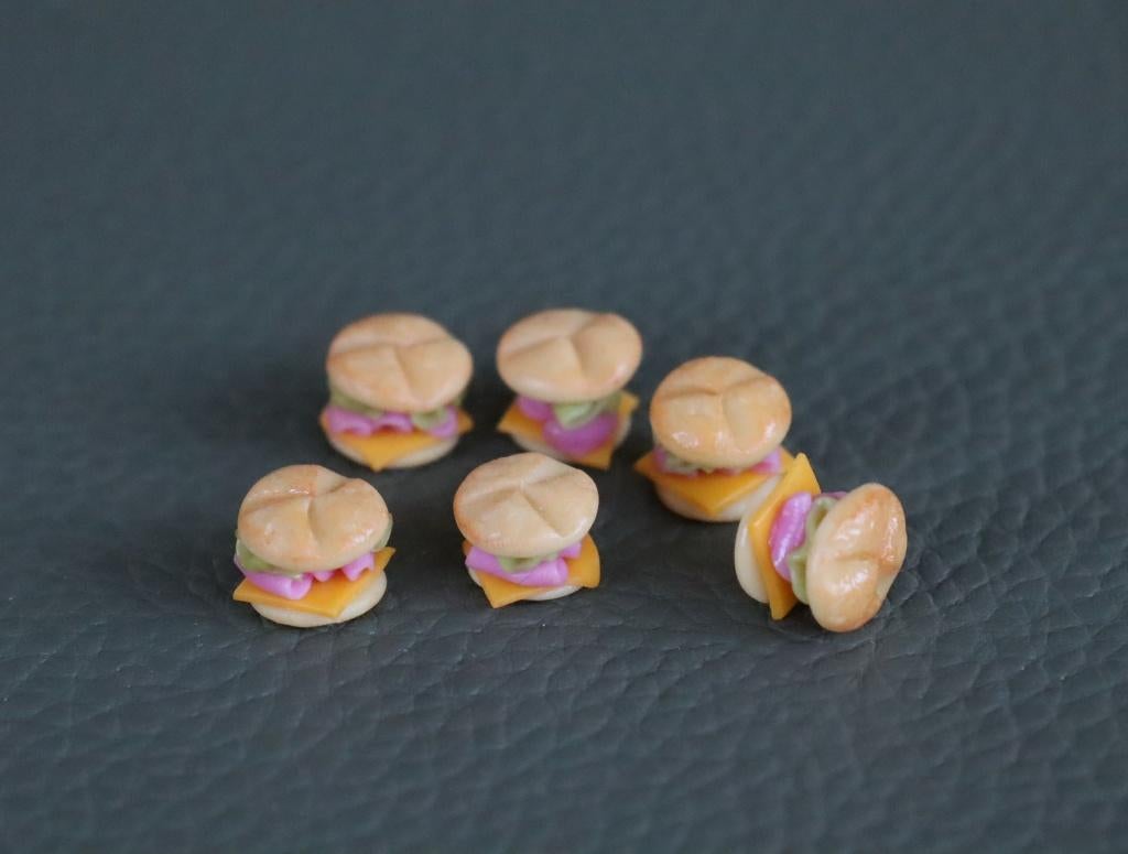 Belegde broodjes met rolletjes ham, kaas en blaadje sla., Verzamelen, Poppenhuizen en Toebehoren, Ophalen of Verzenden, Nieuw