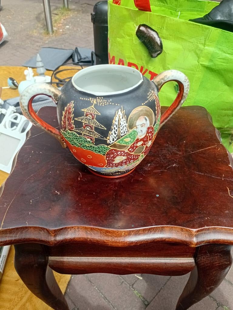 Antieke Japanse vaas met handgeschilderde decoratie, Antiek en Kunst, Ophalen of Verzenden