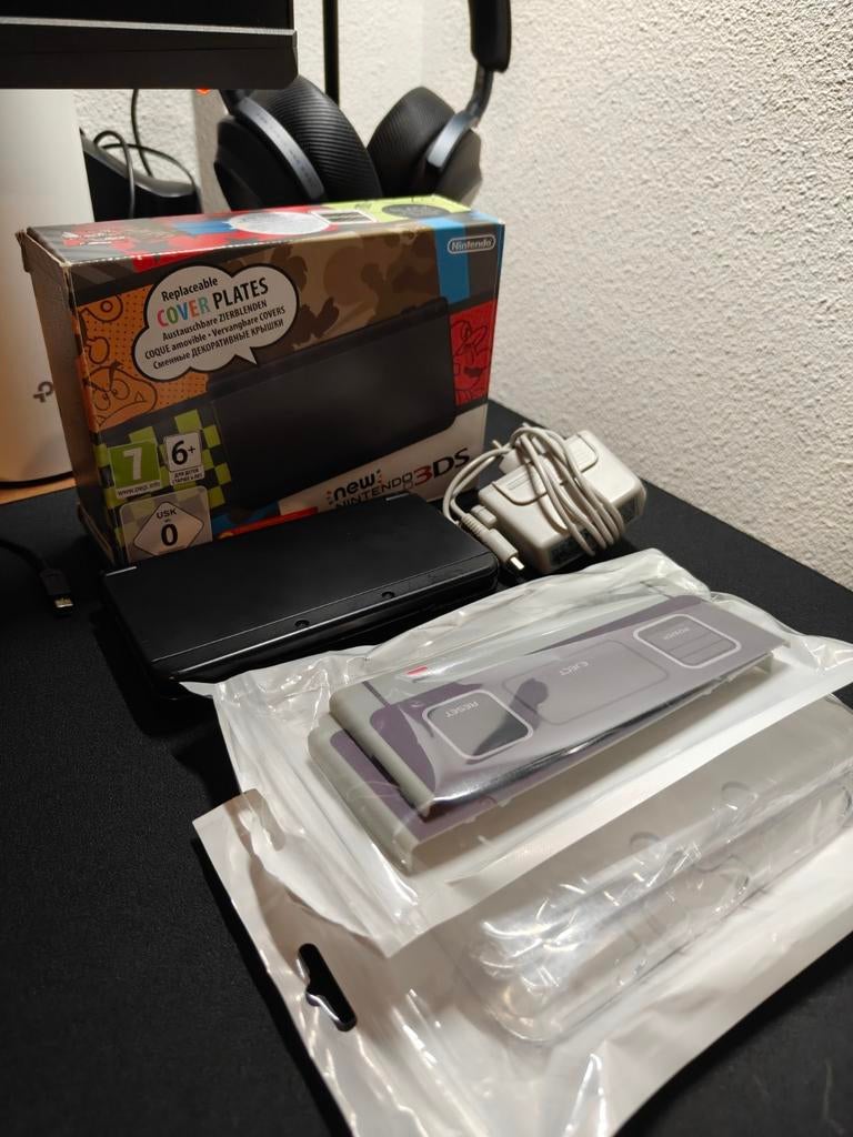 Nintendo - New 3DS (Black), Spelcomputers en Games, Spelcomputers | Nintendo 2DS en 3DS, Zo goed als nieuw, 3DS, Zwart, Met games