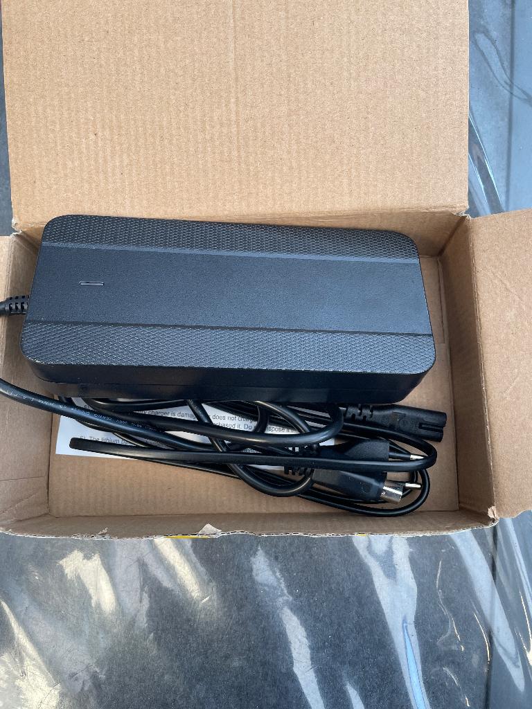 Nieuwe Stella acculader 36 volt., Ophalen of Verzenden, Nieuw