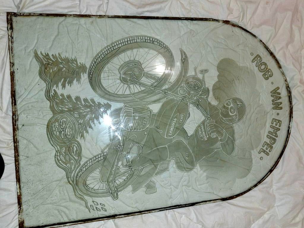 Gegraveerde zundapp raam in perfecte staat, Ophalen, Zo goed als nieuw, Overige typen