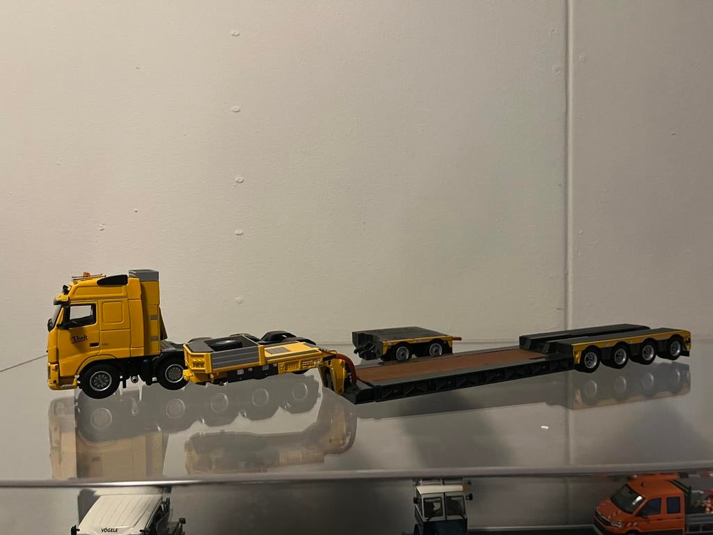 WSI Volvo FH Vink met Dieplader, Hobby en Vrije tijd, Modelauto's | 1:50, Ophalen of Verzenden, Zo goed als nieuw, Bus of Vrachtwagen