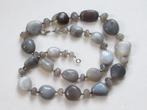Vintage kralen collier van natuurlijke grijze agaat, 80cm., Ophalen of Verzenden, Zo goed als nieuw, Grijs, Steen of Mineraal