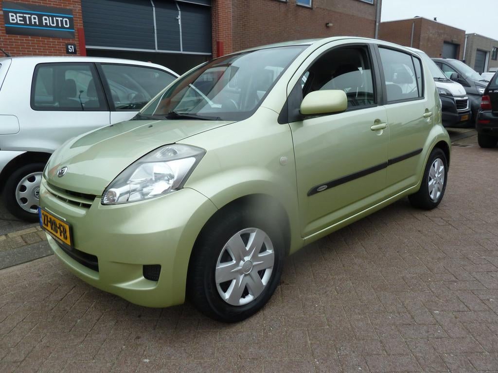 Daihatsu Sirion 2 1.3-16V Comfort NIEUWE APK AIRCO AFNEEMBAR, Auto's, Daihatsu, Voorwielaandrijving, Gebruikt, 31 €/maand, 4 cilinders
