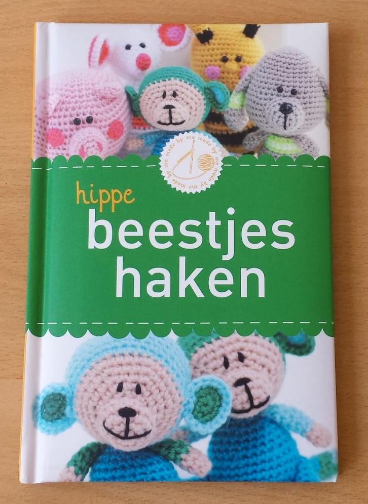 Hippe Beestjes Haken - Tessa van Riet - 2013, Hobby en Vrije tijd, Breien en Haken, Zo goed als nieuw, Haken, Patroon of Boek