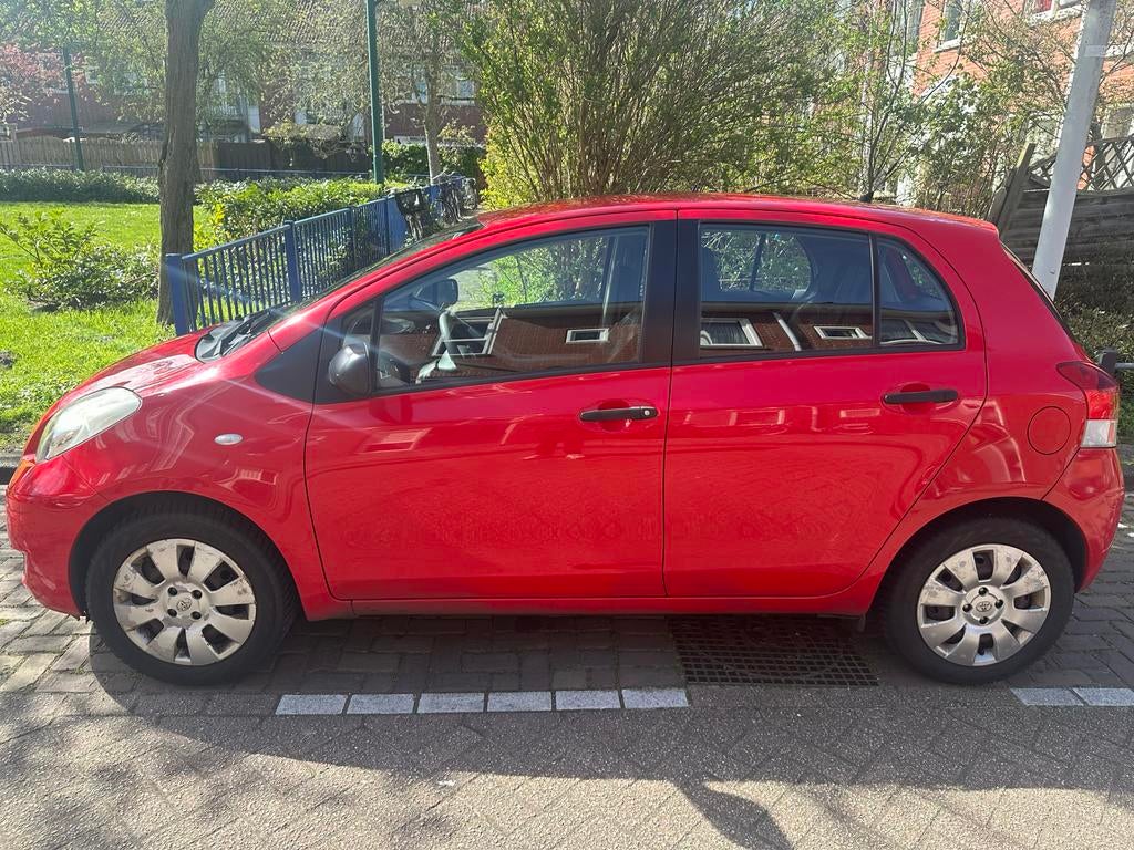 Toyota Yaris 2010 Rood, Auto's, Toyota, Stof, 40 €/maand, Elektrische buitenspiegels, 960 kg