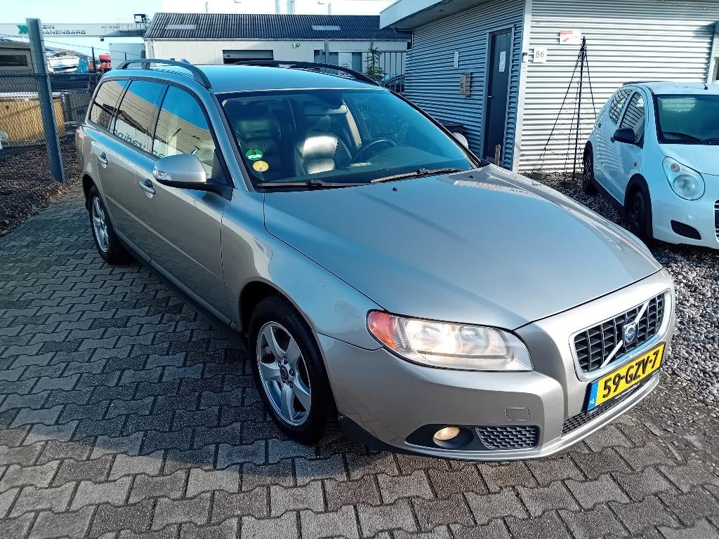 Volvo V70 2.4 D 120KW 2008 NETTE AUTO! TREKHAAK, 15 km/l, Zwart, 163 pk, Diesel