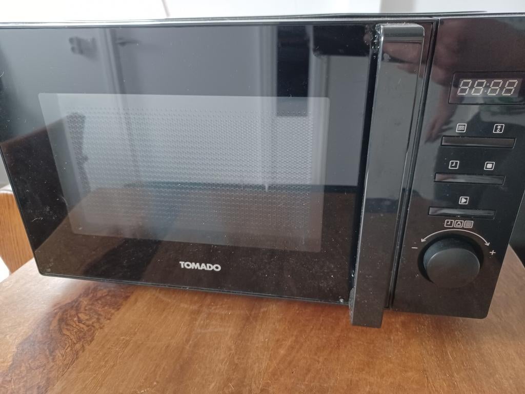 Tomado Magnetron - Goede staat, werkt perfect, Ophalen of Verzenden, Gebruikt, Vrijstaand, Magnetron