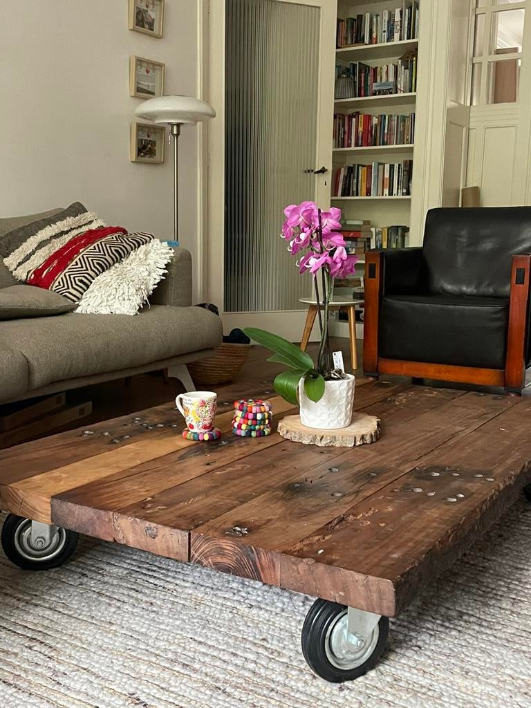 Unieke, robuuste salontafel op wielen, Huis en Inrichting, Tafels | Salontafels, Ophalen, 100 tot 150 cm, 50 tot 100 cm, Zo goed als nieuw
