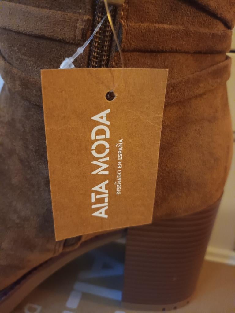 Alta Moda suède enkellaarsjes maat 40, Kleding | Dames, Schoenen, Bruin, Lage of Enkellaarzen, Nieuw, Ophalen of Verzenden