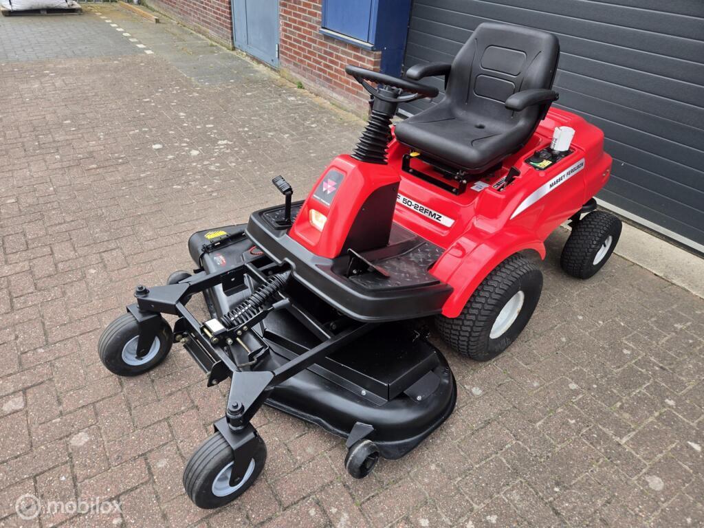 Zitmaaier  Massey Ferguson frontmaaier, Tuin en Terras, Zitmaaiers, Zo goed als nieuw, Mulchfunctie