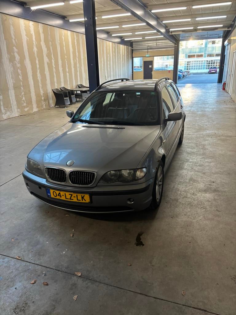 BMW 3-Serie 2.2 I 320 Touring 2003 Grijs, Auto's, BMW, 2171 cc, Achterwielaandrijving, Zwart, Handgeschakeld