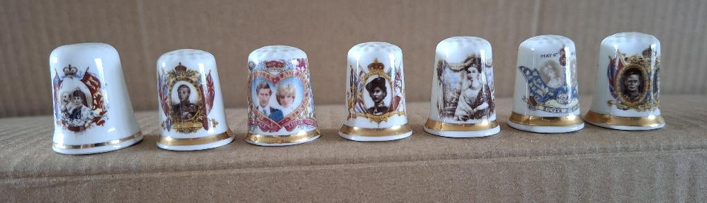 vingerhoedjes Engels koninkrijk huis, Verzamelen, Vingerhoedjes, Ophalen of Verzenden, Zo goed als nieuw, Porselein, Buitenland