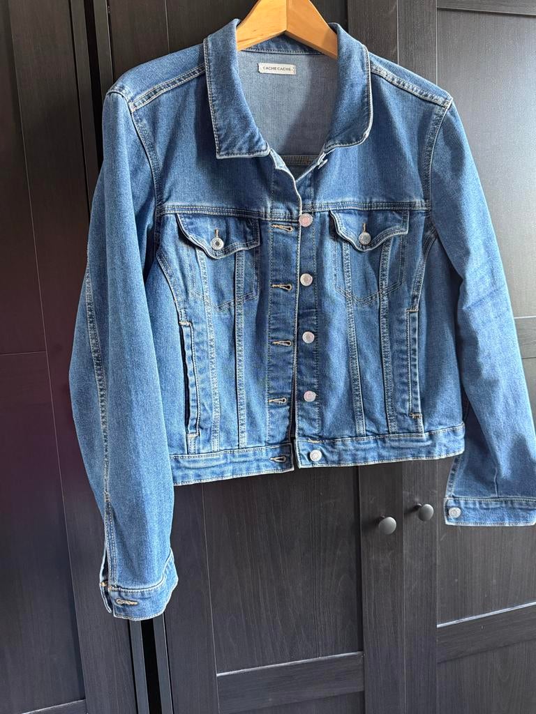 Cache Cache spijkerjasje maat 44, licht denim, kort model, Kleding | Dames, Ophalen of Verzenden, Gedragen, Maat 42/44 (L), Blauw