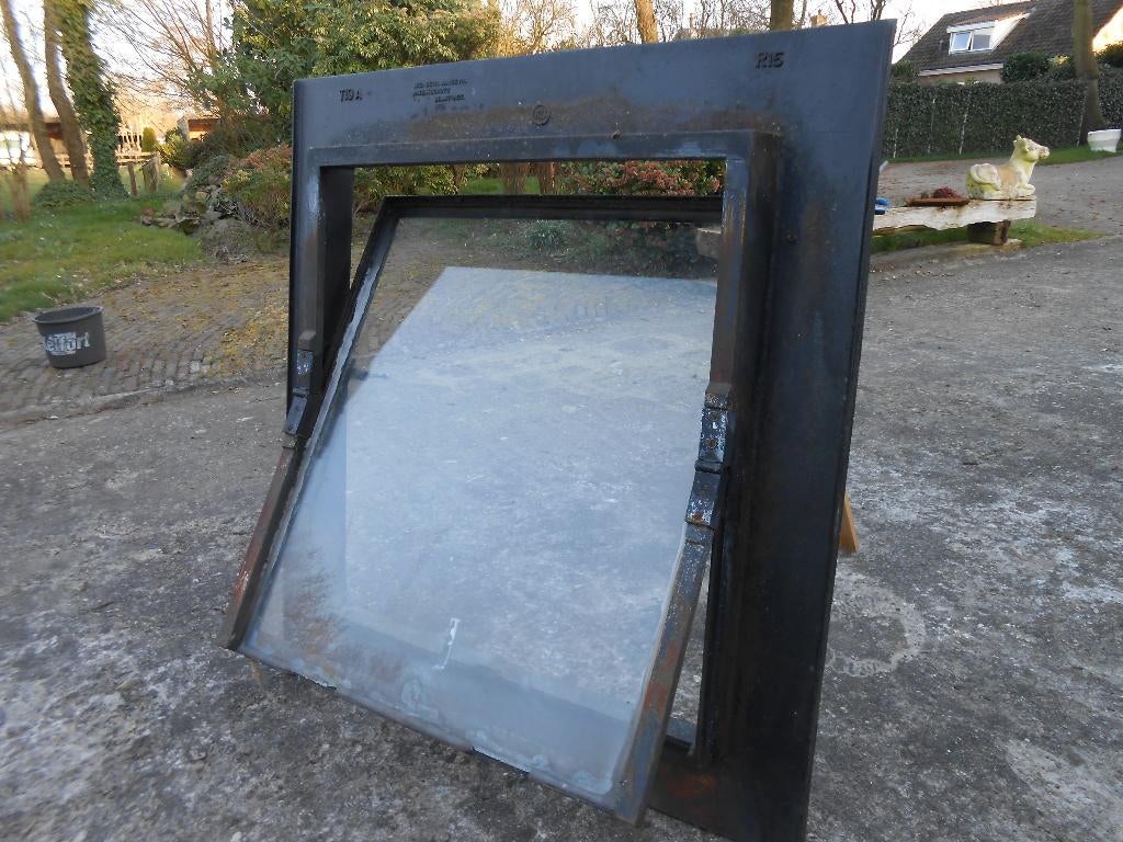 Gietijzeren kantel dakraam, Doe-het-zelf en Verbouw, Glas en Ramen, Ophalen, Gebruikt, 80 tot 120 cm, 80 tot 120 cm