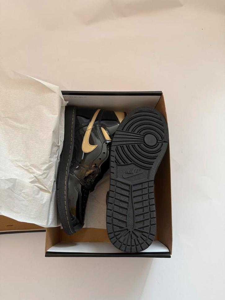 Nike Jordan Metallic Gold/Black - Maat 42,5 - Nieuw in doos, Kleding | Heren, Schoenen, Nieuw, Sneakers of Gympen, Zwart, Ophalen of Verzenden