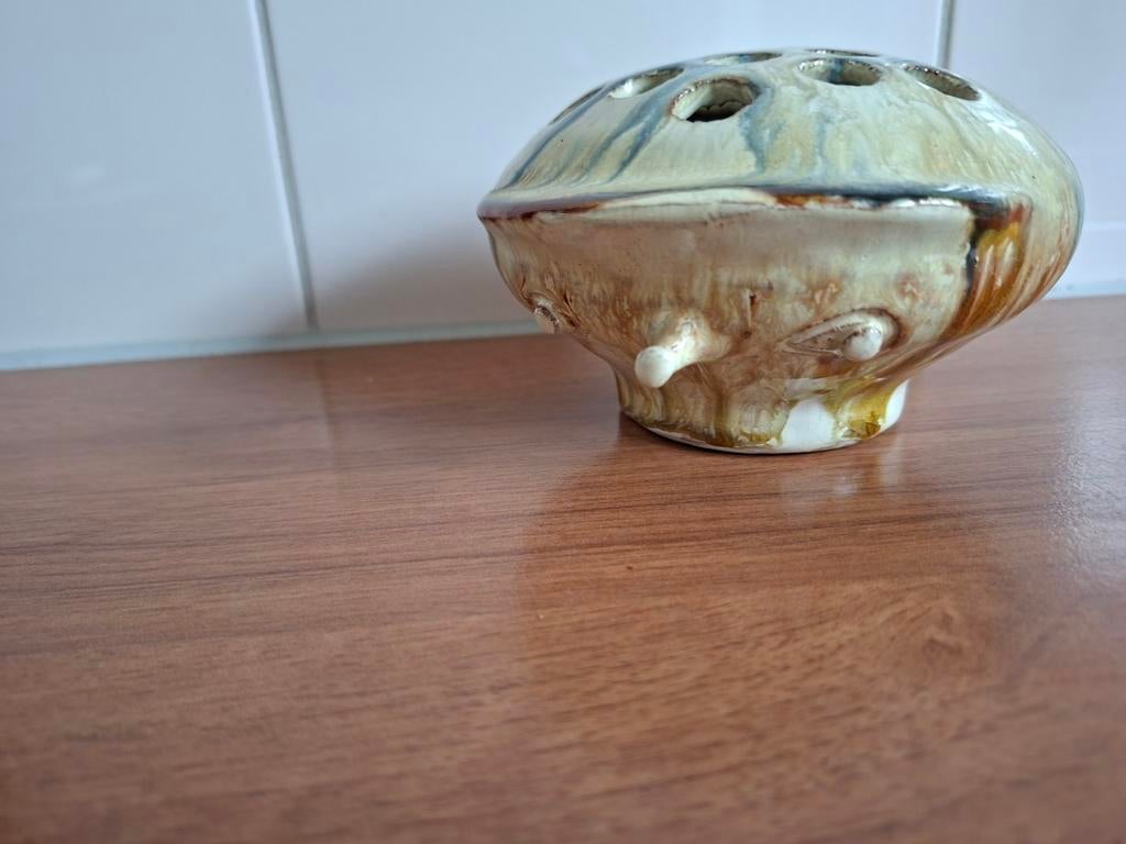 Bloemsteker keramiek met gezichtje. Gesigneerd., Ophalen of Verzenden