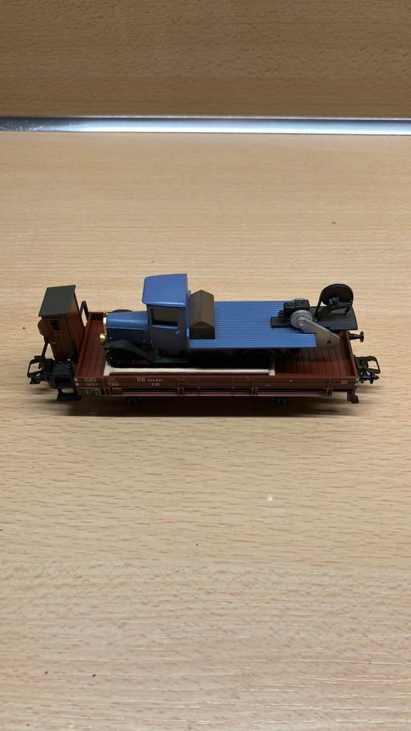 Märklin lage bordwagon met oldtimer met zaagmachine, Wisselstroom, Wagon, Ophalen of Verzenden, Zo goed als nieuw
