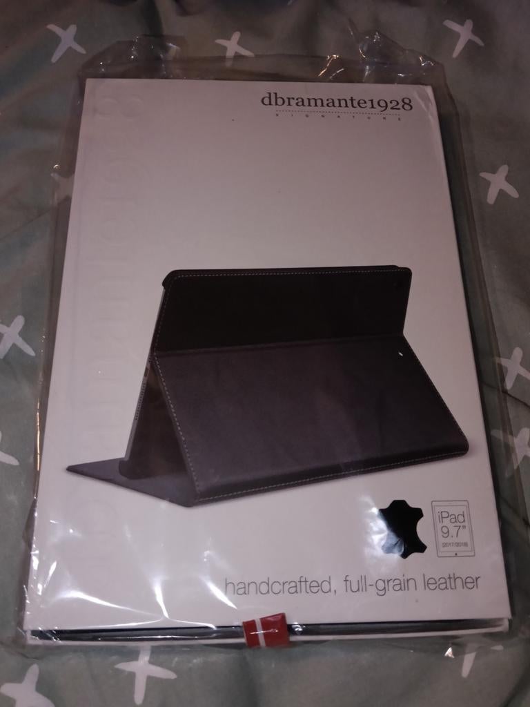 Nieuwe zwarte hoes voor iPad 9.7'', Ophalen of Verzenden, Nieuw, 10 inch, Bescherming voor- en achterkant