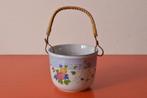 Retro vintage bloempot met hengsel - Bloemen en ruitjes, Ophalen of Verzenden
