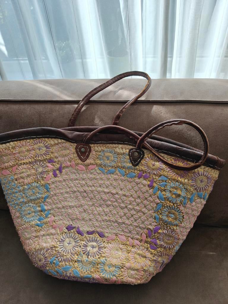 Gevlochten shopper met bloemenborduursel, Sieraden, Tassen en Uiterlijk, Tassen | Damestassen, Ophalen of Verzenden, Zo goed als nieuw