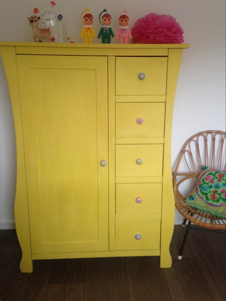 Gele meidenkast/kledingkast/spekkast, Kinderen en Baby's, Kinderkamer | Commodes en Kasten, Ophalen, 50 tot 70 cm, 105 cm of meer