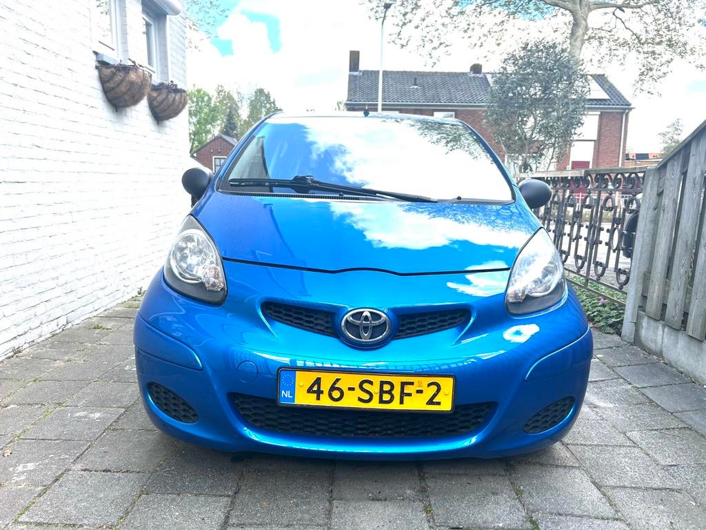 Toyota Aygo 1.0 12V Vvt-i 5DRS 2011 Blauw, Voorwielaandrijving, 68 pk, Origineel Nederlands, Handgeschakeld