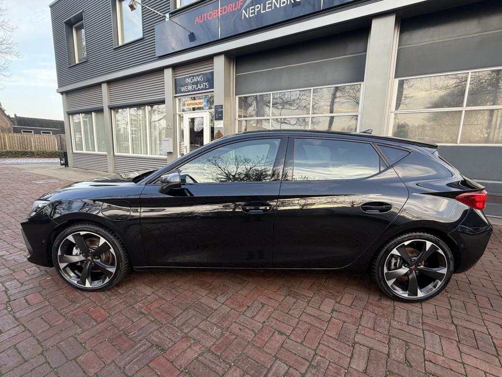 CUPRA Leon 1.5 TSI e-Hybrid 2025 Facelift SOH 99,9% Stoelver, Auto's, Cupra, 4 cilinders, Leon, Leder en Stof, Zwart