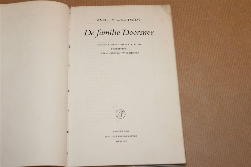 De familie Doorsnee. Annie M.G. Schmidt. 1954. Hardcover., Ophalen of Verzenden, Gelezen, Personen