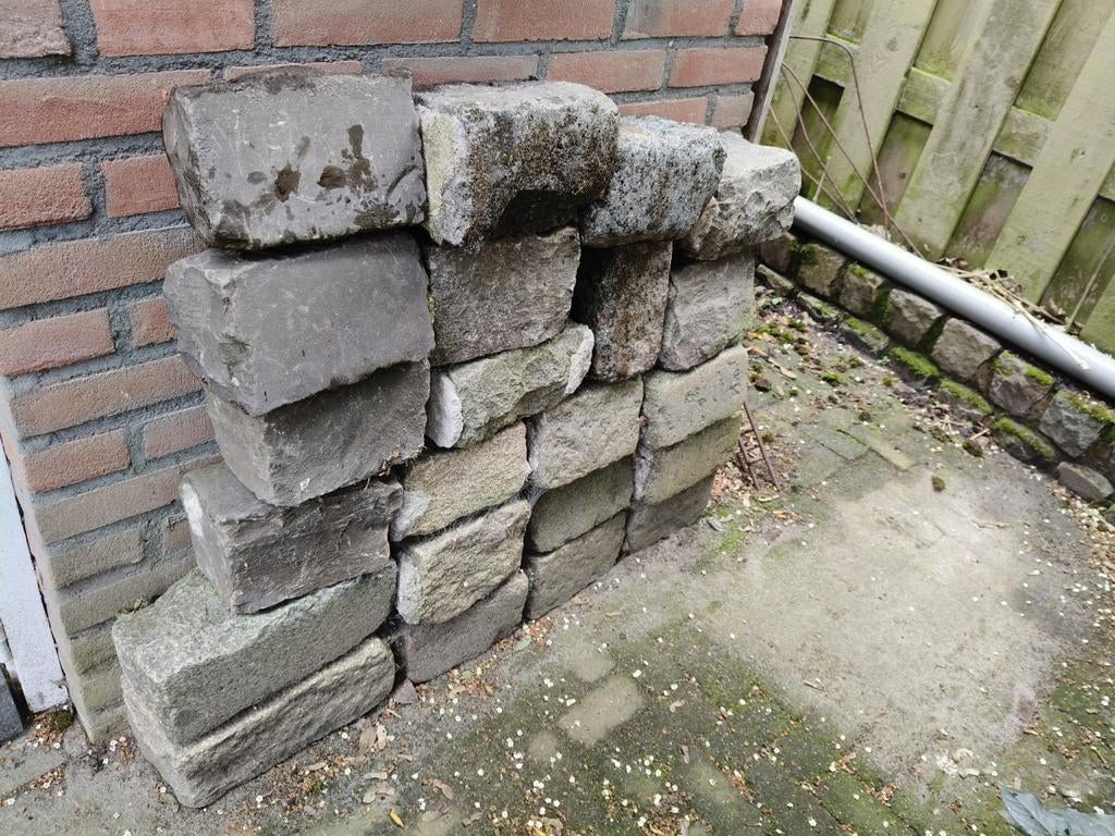 Kinderkopjes, Ophalen, Natuurstenen