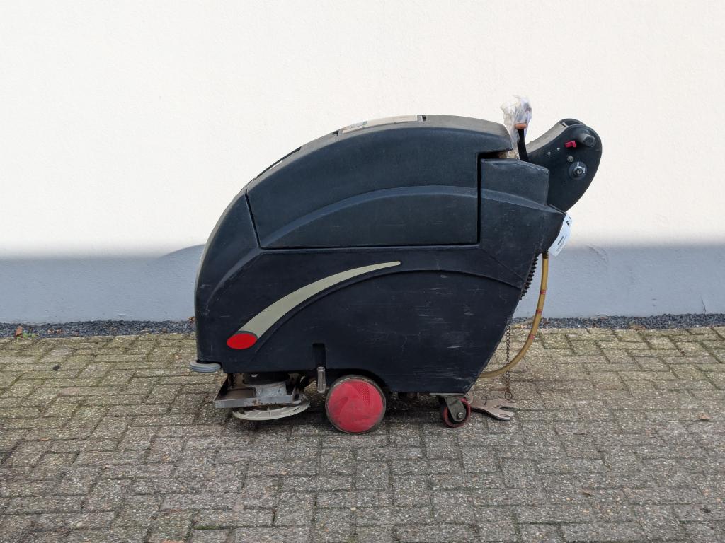 Nilfisk VIPER FANG 28T, Schrobmachine / accu's slecht, Niet ingevuld, Gebruikt, Schrobmachine, Niet ingevuld